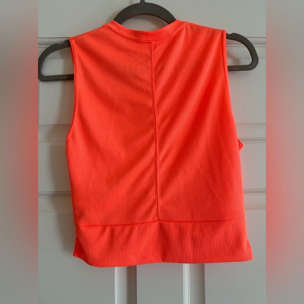 NWOT Nike Women's Dri-Fit Cropped Twist Training Tank Top - Picture 3 of 6
